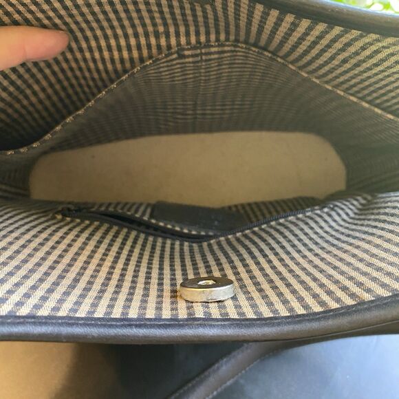 Brighton Beige Leather with Black Trim Shoulder Bag Dust Bag Pebbled - Picture 11 of 12